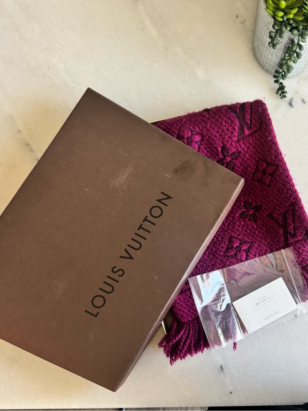 Louis Vuitton Fuchsia Wool Monogram Scarf with Fringe - Picture 4 of 6